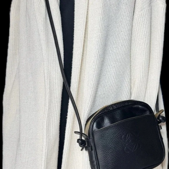 Loewe Black Leather Crossbody Bag with Textured Finish - Picture 15 of 15